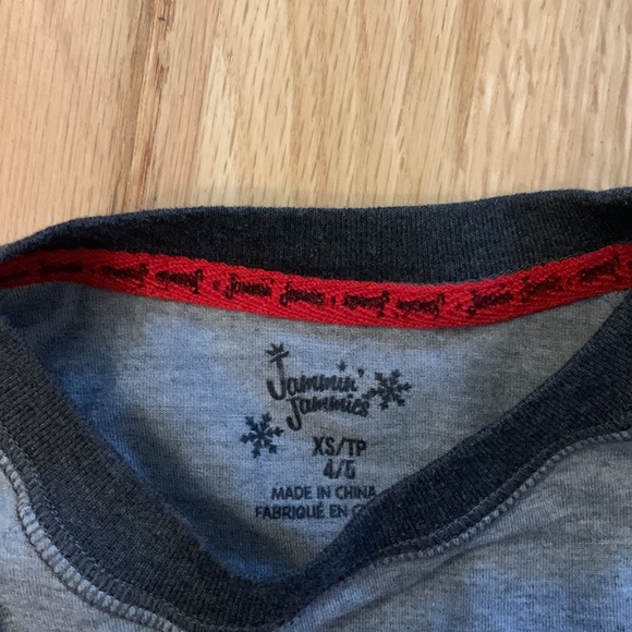 3/$25- Winter pyjamas - size extra small (4/5) - Picture 2 of 2
